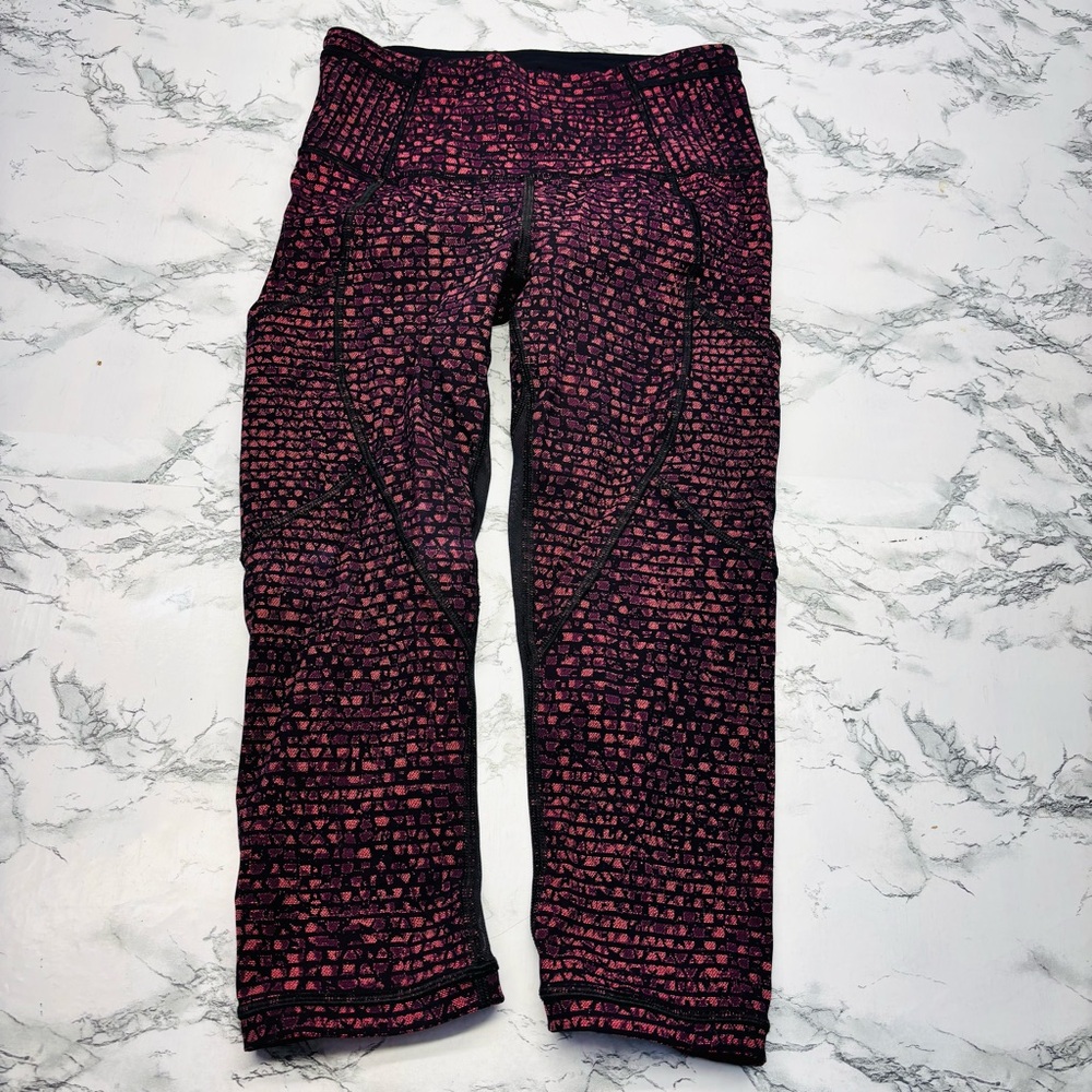 Lululemon Outrun 17" Crop Leggings Shatter Weave Dust Coral Size 2